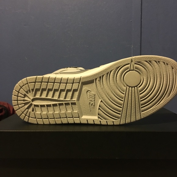 Air Jordan 1 retro mid almost ds  worn one size 10 - Picture 3 of 7